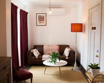 William Arnott Boutique Accommodation - Morpeth - Living room
