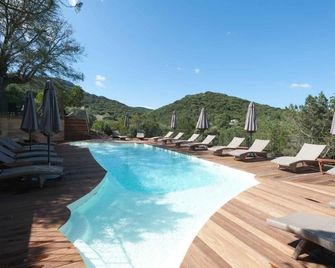 لو سان لورينزو - بورتو-فيكيو - حوض السباحة