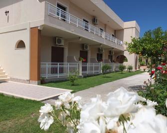 Toula's Apartments - Sidari - Edificio