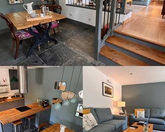 Tranquil rural location yet less than a mile from the sea - Banff - Obývací pokoj