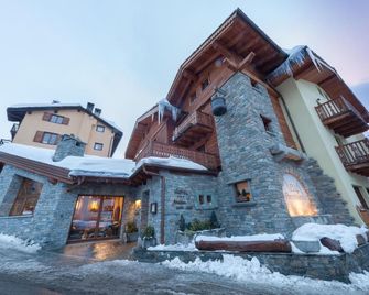 Hotel Maison Saint Jean - Courmayeur - Building