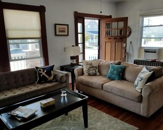 Bradley Beach Gem - Perfect for your Family - Bradley Beach - Living room