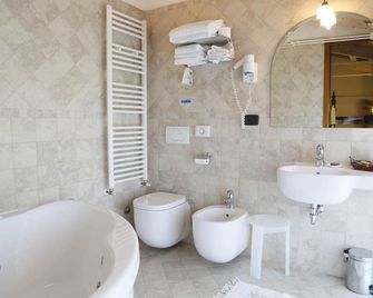 Colleverde Country House & Spa Urbino - Urbino - Banheiro