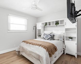 Newly Renovated Retreat 30mins to Downto - Brownsburg - Bedroom