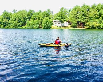 Clear Pond Inn- Suite, Pet friendly Pond front studio apartment sleeps 4 guests. - Plymouth