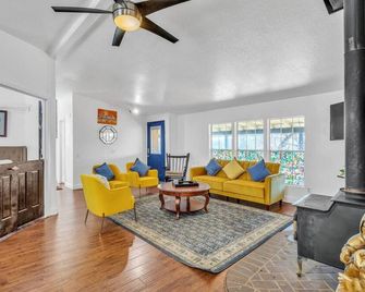 Cozy Cabin on 10 acres - Pilot Hill - Sala de estar