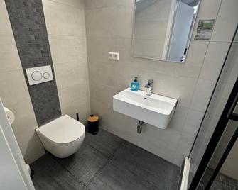 Hotel Capitol Zentrum - 24h - - Friedrichshafen