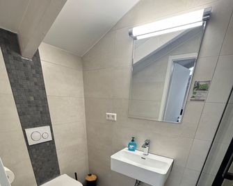 Hotel Capitol Zentrum - 24h - - Friedrichshafen