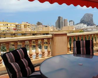 Chic apartment with a beautiful terrace. 150 m to the beach - Calpe - Balkon
