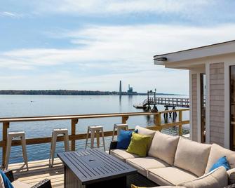 Oceanfront Boathouse on Casco Bay - Yarmouth - Balcón