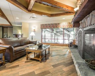 Bluegreen Vacations Christmas Mountain Village, an Ascend Collection Resort - Wisconsin Dells - Lobby