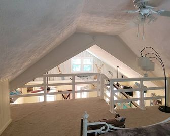Fish or Relax at 'The Oar House' on W.P. Lake - La Grange - Trappen