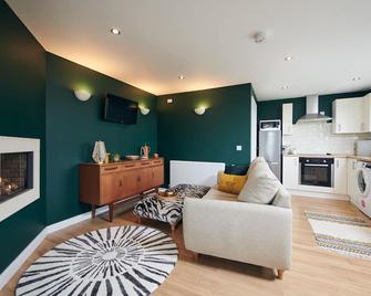 Maes Y Mêl, Gorgeous rural retreat perfect for couples - St Clears - Living room