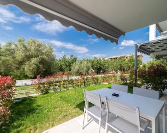 Danai & Palm Residential Complexes - Ofrinio - Patio