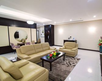 Premier Hotel - Manama - Wohnzimmer