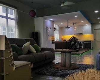 designer cozy spacious kitchen and living hall apartment - Klang - Living room