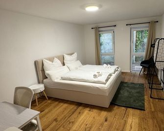 Kc Hostings - Prestige Apartments - Reutlingen - Bedroom