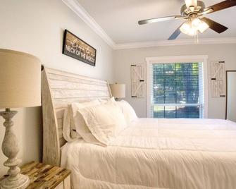 Home away from Home - Lake City - Bedroom