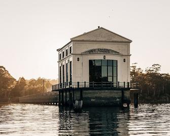 Pumphouse Point - Derwent Bridge