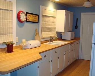 Green Bay Waterfront Cottage. Great Year-Round Retreat. 25 min North of Lambeau - Oconto - Küche