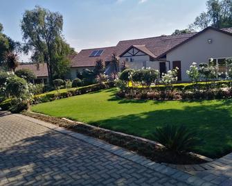 Classique Grace Boutique Hotel - Sandton - Outdoors view