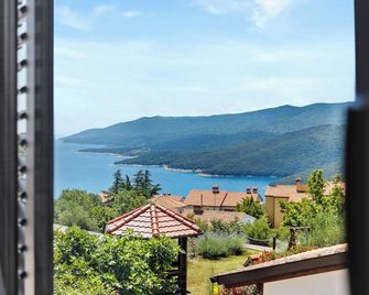 Apartment Klara - beautiful pool apartment for 7 people - Rabac - Balkon