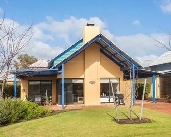 Dunsborough Beach Cottages - Dunsborough - Building