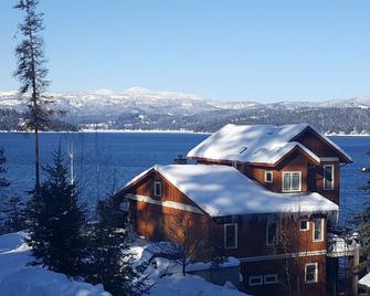 Coeur d' Alene Lakefront Luxury Retreat With Hot Tub Boat Slip Fireplace & More. - Harrison - Building