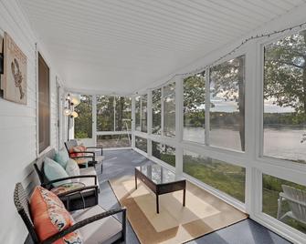 Jcr Taunton Bay Hideaway Home - Sullivan - Balcón