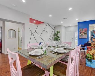 Close to Las Vegas Blvd- Great Location and Amenities! - Paradise - Dining room
