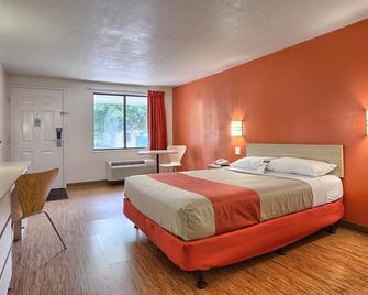 American Inn - Carlisle - Bedroom