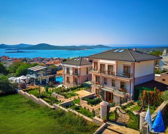 Cunda Baradiel Hotel - 艾瓦勒克