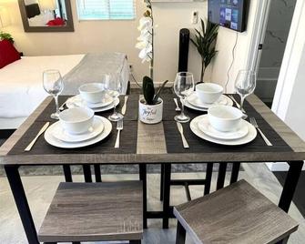 The Hudson Suite Spot - Studio Apt Close To Asu - Tempe - Restaurant