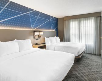 Comfort Inn & Suites Hampton near Coliseum - Hampton - Schlafzimmer