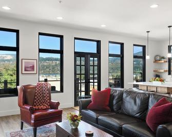 Horsefeathers Hotel - Hood River - Living room