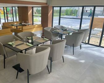 Floral Court Hotel and Residence - Bangkok - Restaurant