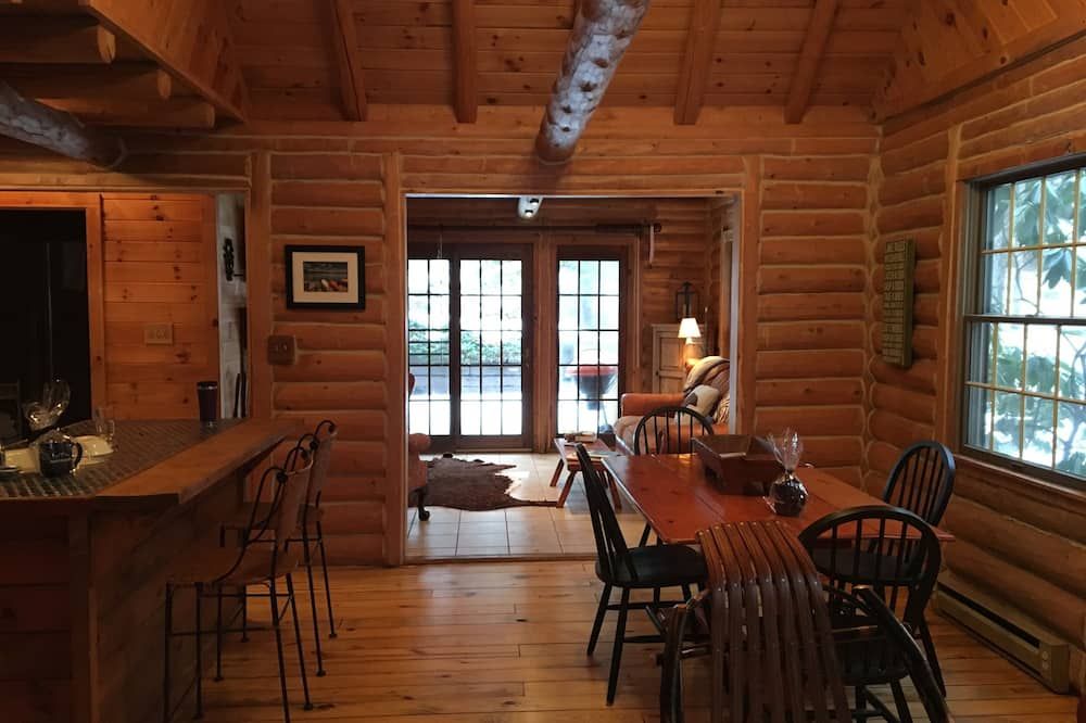 newly renovated 4 bedroom, 3 bath cabin in Eagles mere PA.