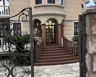 Beatrix Lux Hotel - Budva - Outdoor view