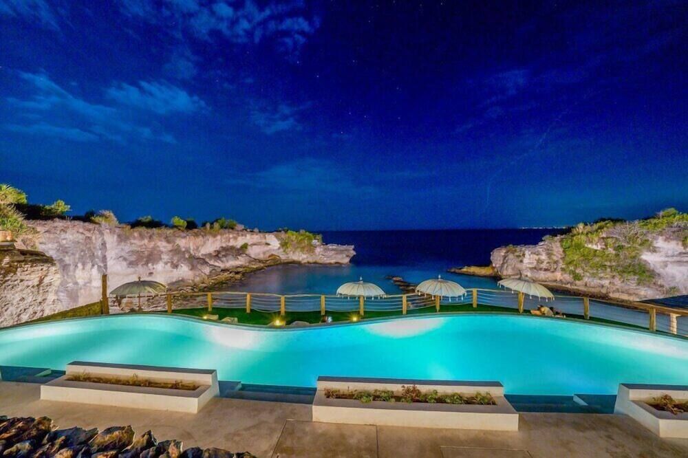 Blue Lagoon Avia Villas - جزيرة نوسا بينيدا - حوض السباحة