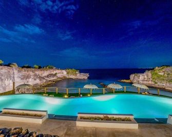Blue Lagoon Avia Villas - جزيرة نوسا بينيدا - حوض السباحة