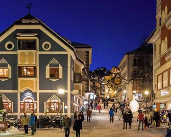 Villa Stella Apartment N 47 near ski lifts, mountain view, balcony and garden - Ortisei - Edifício