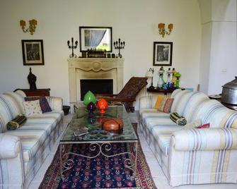 The Tobacco House. Wifi, Pool, A / C, Garden - Vitigliano - Sala de estar