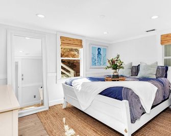 Modern Beachy Oasis! Lower Level, Just Steps From the Ocean! - Wrightsville Beach - Bedroom