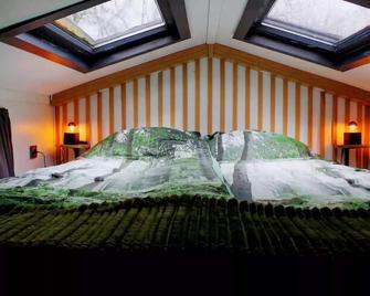Romantic holiday home in Hoogersmilde with garden - Hoogersmilde - Habitación