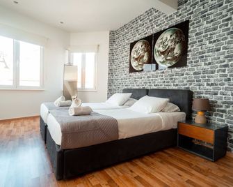 The Athens Version Luxury Suites - Athens - Bedroom