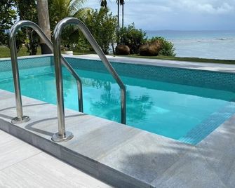 Private Buré at the northern most tip of the island. - Taveuni Island - Piscina