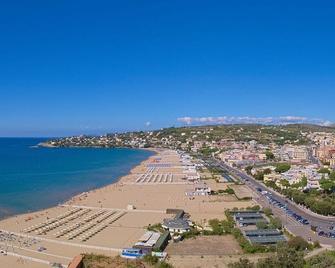 Jolly Apartment 100 Meters From the Beach - Formia - Building