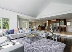 Modern interior with elegant Décor - Whitby - Sala de estar