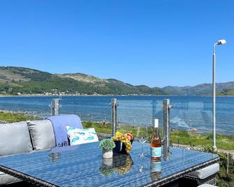 Quiet And Peaceful Location This Coastal Retreat Boasts Spectacular Sea Views, Sleeps 6 - Tighnabruaich - Restaurant