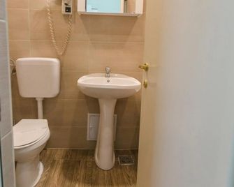 Hotel Nufarul - Oradea - Baño